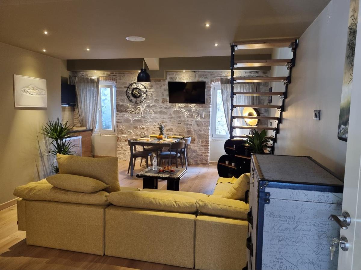 ˇdcˇ Modern Apartment Near The Church Rovigno Esterno foto