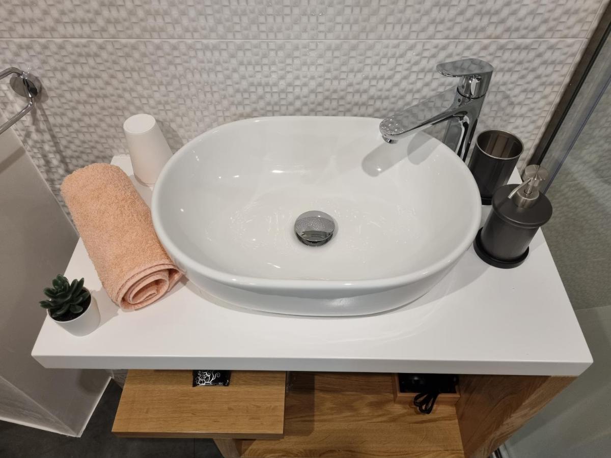 ˇdcˇ Modern Apartment Near The Church Rovigno Esterno foto